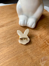 Charger l'image dans la galerie, Broche Bunny (6 couleurs)

