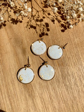 Charger l'image dans la galerie, Boucles d'oreilles "Claude" blanche

