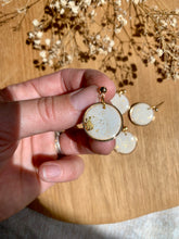 Charger l'image dans la galerie, Boucles d'oreilles "Claude" blanche
