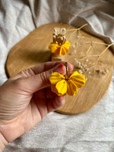 Charger l'image dans la galerie, Hortense jaune tournesol
